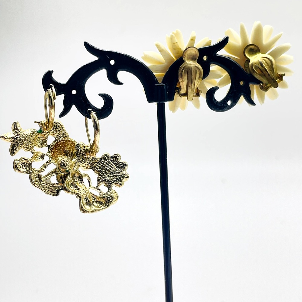 Vintage Earrings Lot of 2 Bug Floral Daisy Enamel Flower Statement Retro - Picture 10 of 16